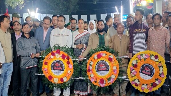 একুশের প্রথম প্রহরে গৌরীপুর উপজেলা প্রশাসনের শহীদ মিনারে শ্রদ্ধা