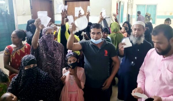 ময়মনসিংহ মেডিক্যালে ডাক্তার দেখাতে না পেরে রোগীদের বিক্ষোভ