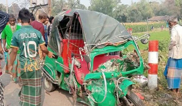 ময়মনসিংহে ট্রাক-সিএনজিচালিত অটোরিকশার মুখোমুখি সংঘর্ষে নিহত ৩